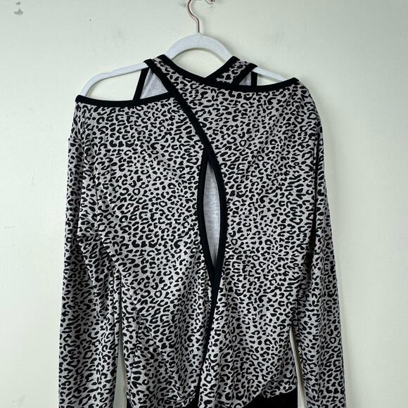 Ink Love and Peace Black White Leopard Cold Shoulder Tops NWT Size Medium - Picture 5 of 8